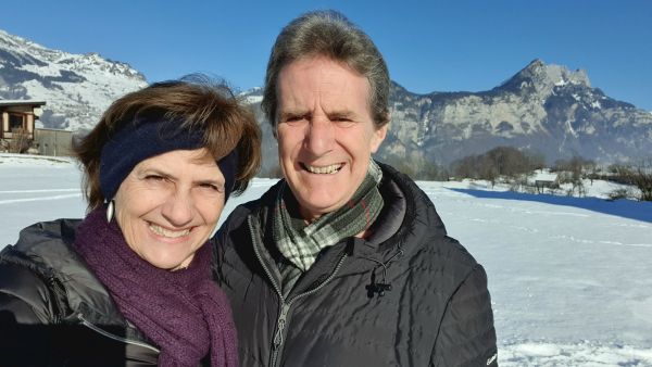 Frau und Mann Region Lihn, im Schnee