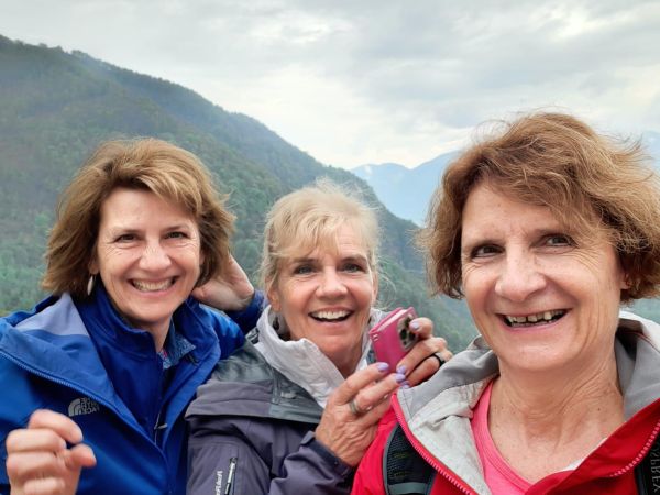 3 Frauen in den Bergen